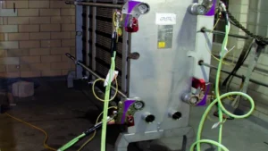 プレート式熱交換機の複数台同時締結